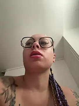 queenlo_xxx Pertunjukan Webcam
