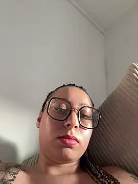 queenlo_xxx webcam show