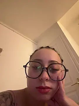 queenlo_xxx Adlı Modelin Web Kamerası Şovu