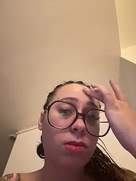Show modela queenlo_xxx na web-kameri