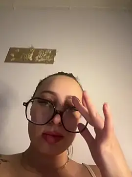 queenlo_xxx Шоу с уебкамера
