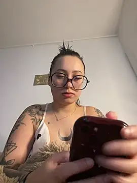 Pokazy przed kamerką – queenlo_xxx
