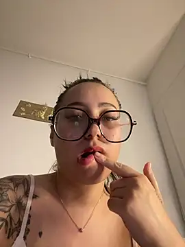 queenlo_xxx webcam show