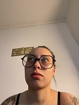 queenlo_xxx webcam show