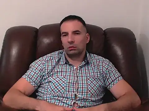 Leo_1617: διαδικτυακό σόου στην κάμερα