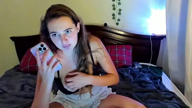 emma77_'s Live XXX Chat