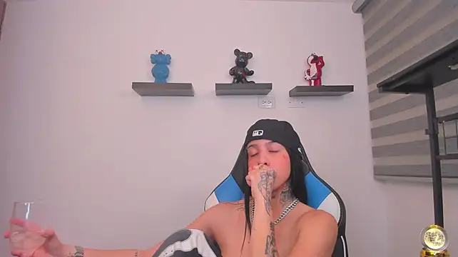 Gangster_Girl Adlı Modelin Web Kamerası Şovu