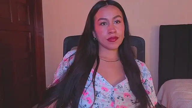 EmiGomez_ Chat XXX in diretta