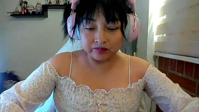 Chat XXX en directo de Shaddycute_