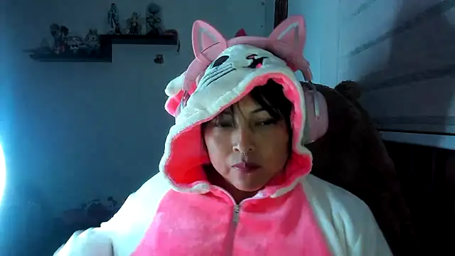 Shaddycute_ 网络视讯表演