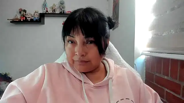XXX chat uživo modela Shaddycute_