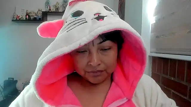 Chat XXX en directo de Shaddycute_