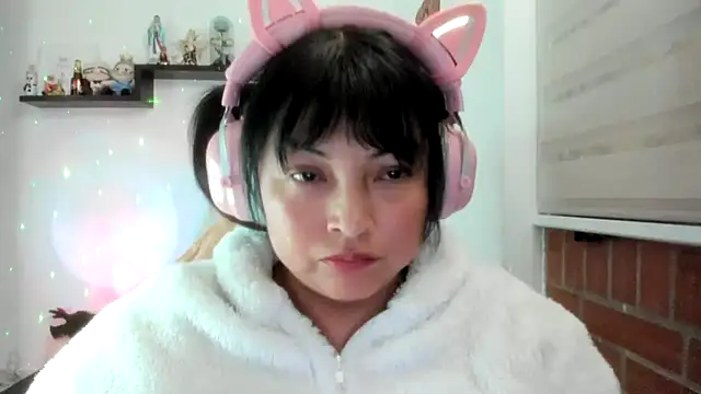 XXX chat uživo modela Shaddycute_
