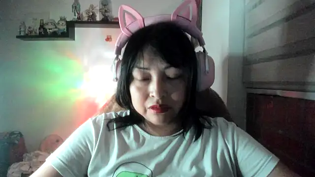 Shaddycute_ Show in webcam