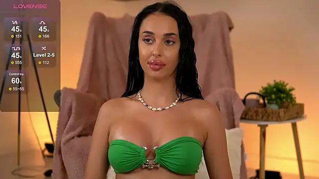 غرفة دردشة KairaAndrews المباشرة