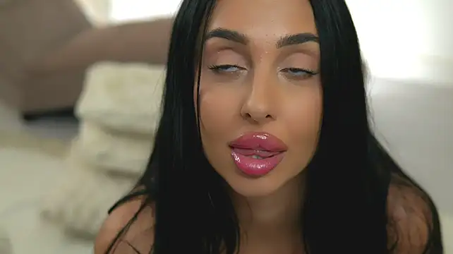 KairaAndrews Adlı Modelin Canlı XXX Sohbeti