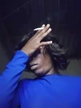 הופעת וובקאם של hoittytoittyxx