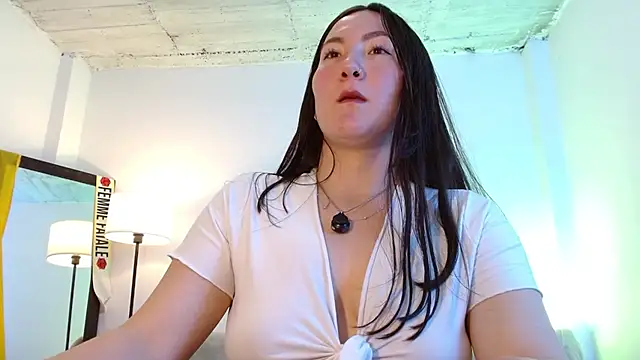 Elle_Lee_ Show in webcam