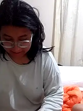 sarah12333 webcam show