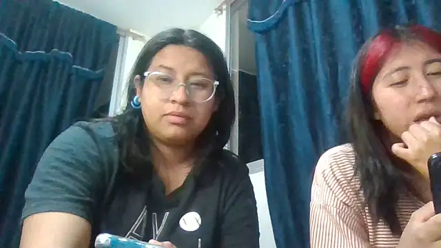 sarah12333 Pertunjukan Webcam
