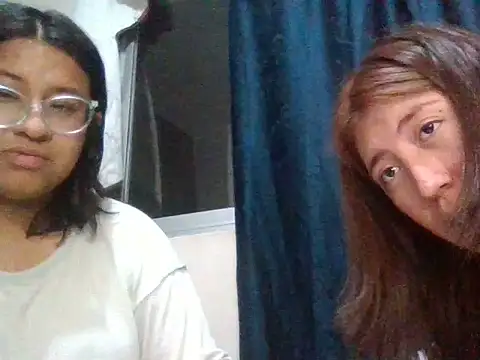 sarah12333: διαδικτυακό σόου στην κάμερα