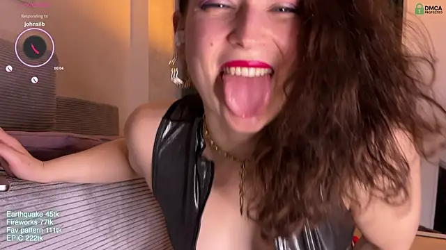 Show modela KittyPav na web-kameri