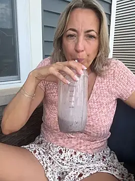Cherry-red-xo webcam show