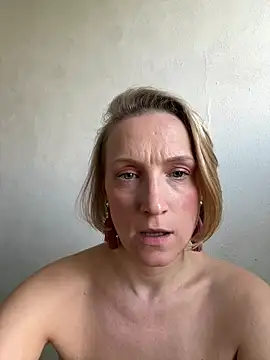 UmaTruewoman Show in webcam
