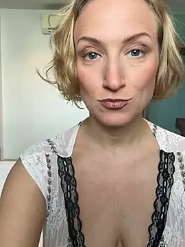 UmaTruewoman's Live XXX Chat