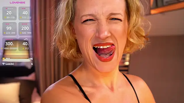 UmaTruewoman webcam show