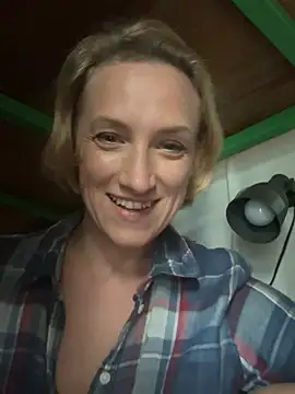 UmaTruewoman Show in webcam