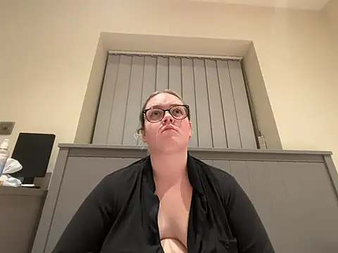 honeyyy24 – webcam-show