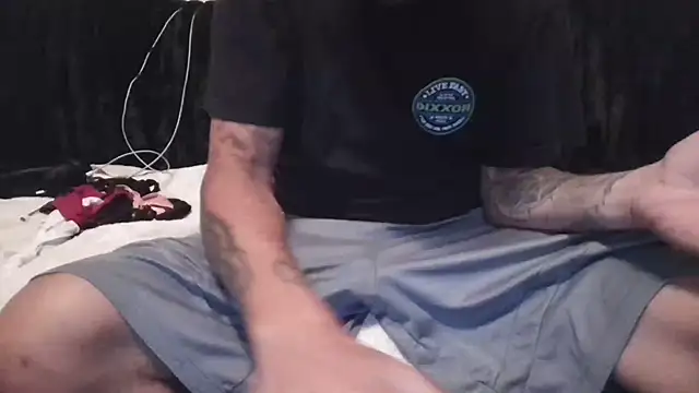 JohnnyKorrupt_ Show in webcam
