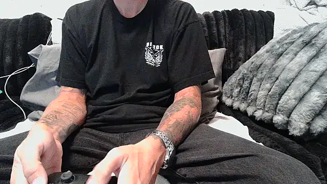 JohnnyKorrupt_ Show in webcam