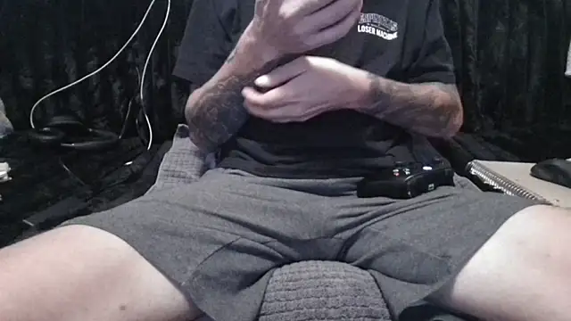 JohnnyKorrupt_ Show in webcam