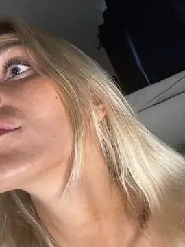 Bellalolahot Show in webcam