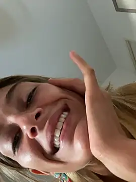 Webkamerová show Bellalolahot