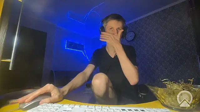 Aki-Lakyn Webbikameraesitys