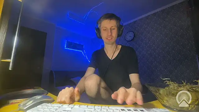 Aki-Laky: вебкам-шоу