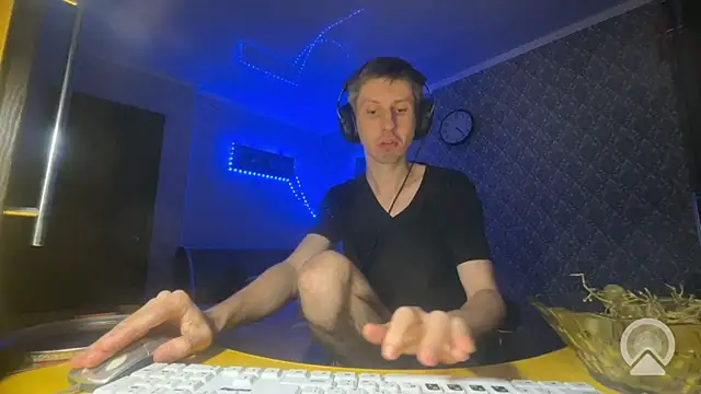 Aki-Laky: вебкам-шоу