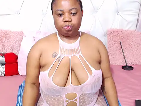 ChubbyMidgetx Chat XXX live
