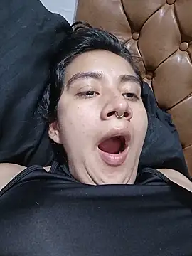 Chat +18 de Hellen_Alex ao vivo