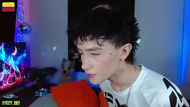 maxiy_001 Шоу с уебкамера