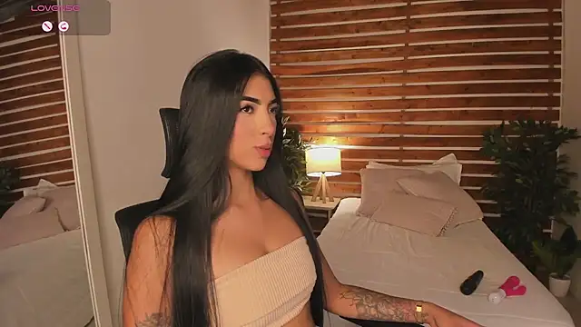 AriRobert_'s Live XXX Chat