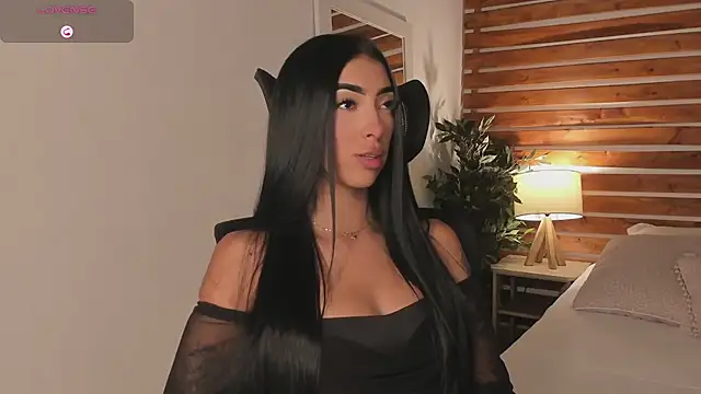 AriRobert_'s Live XXX Chat