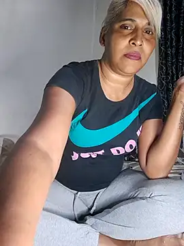 Goodgirlsue_77's Live XXX Chat