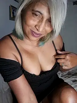 Goodgirlsue_77's Live XXX Chat