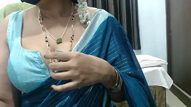sunitha-3's Live XXX Chat