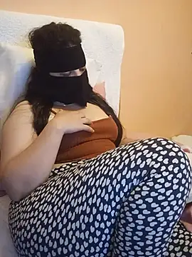 Lara-_-28's Live XXX Chat