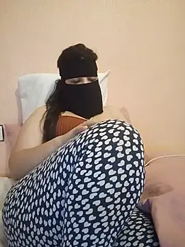 Lara-_-28 Adlı Modelin Canlı XXX Sohbeti